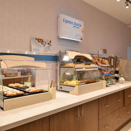 Holiday Inn Express & Suites Omaha Airport By Ihg Carter Lake Exteriör bild