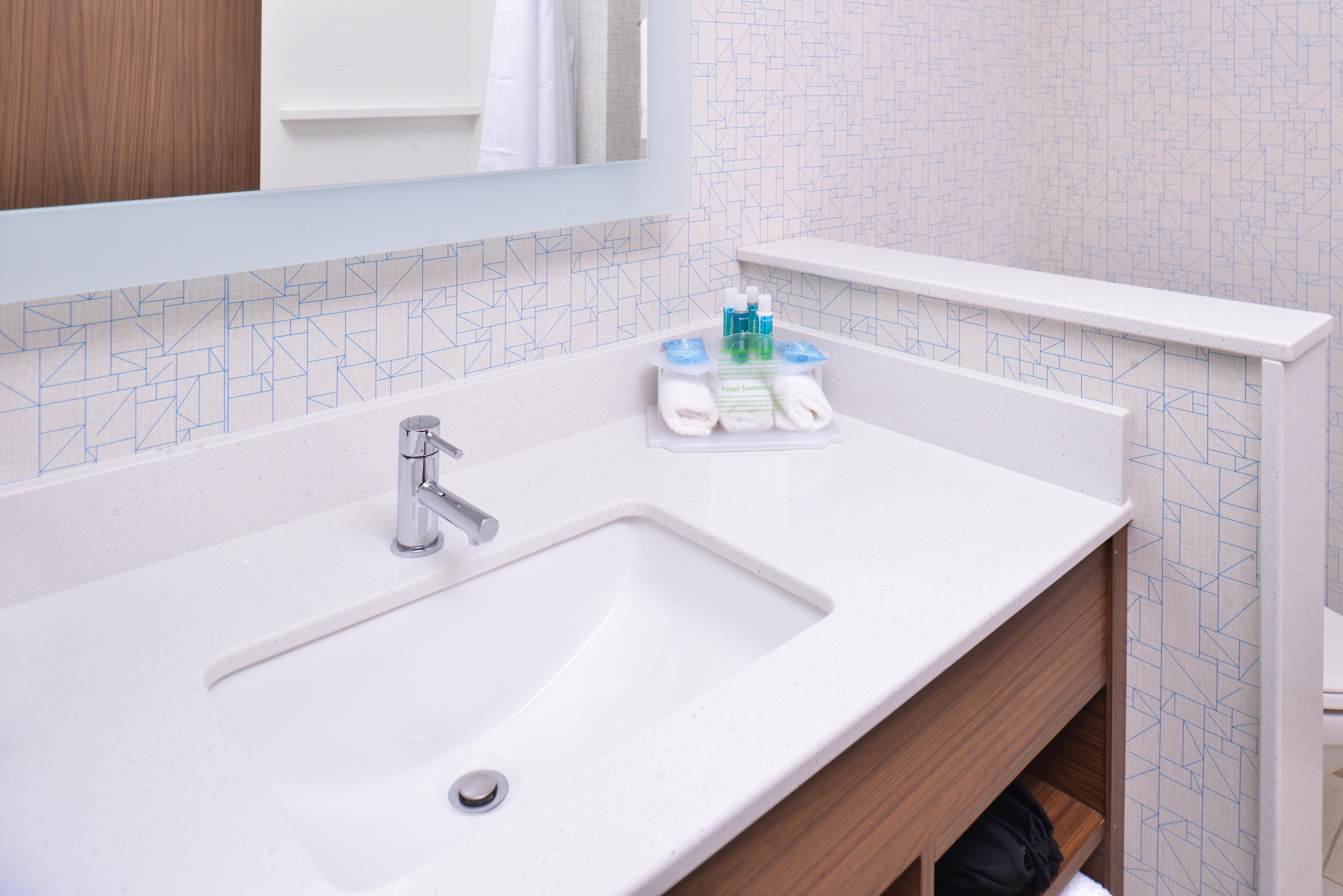 Holiday Inn Express & Suites Omaha Airport By Ihg Carter Lake Exteriör bild