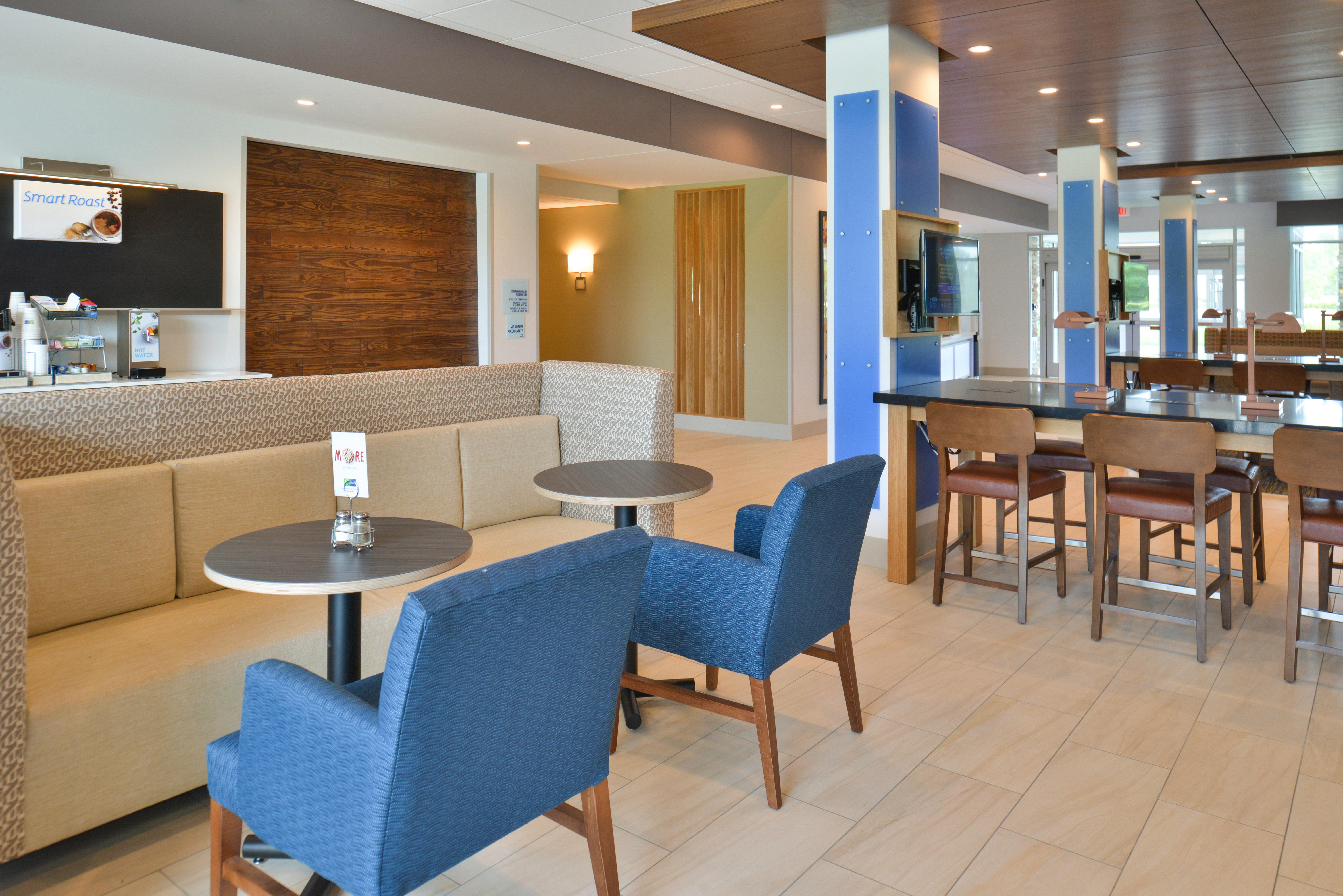 Holiday Inn Express & Suites Omaha Airport By Ihg Carter Lake Exteriör bild