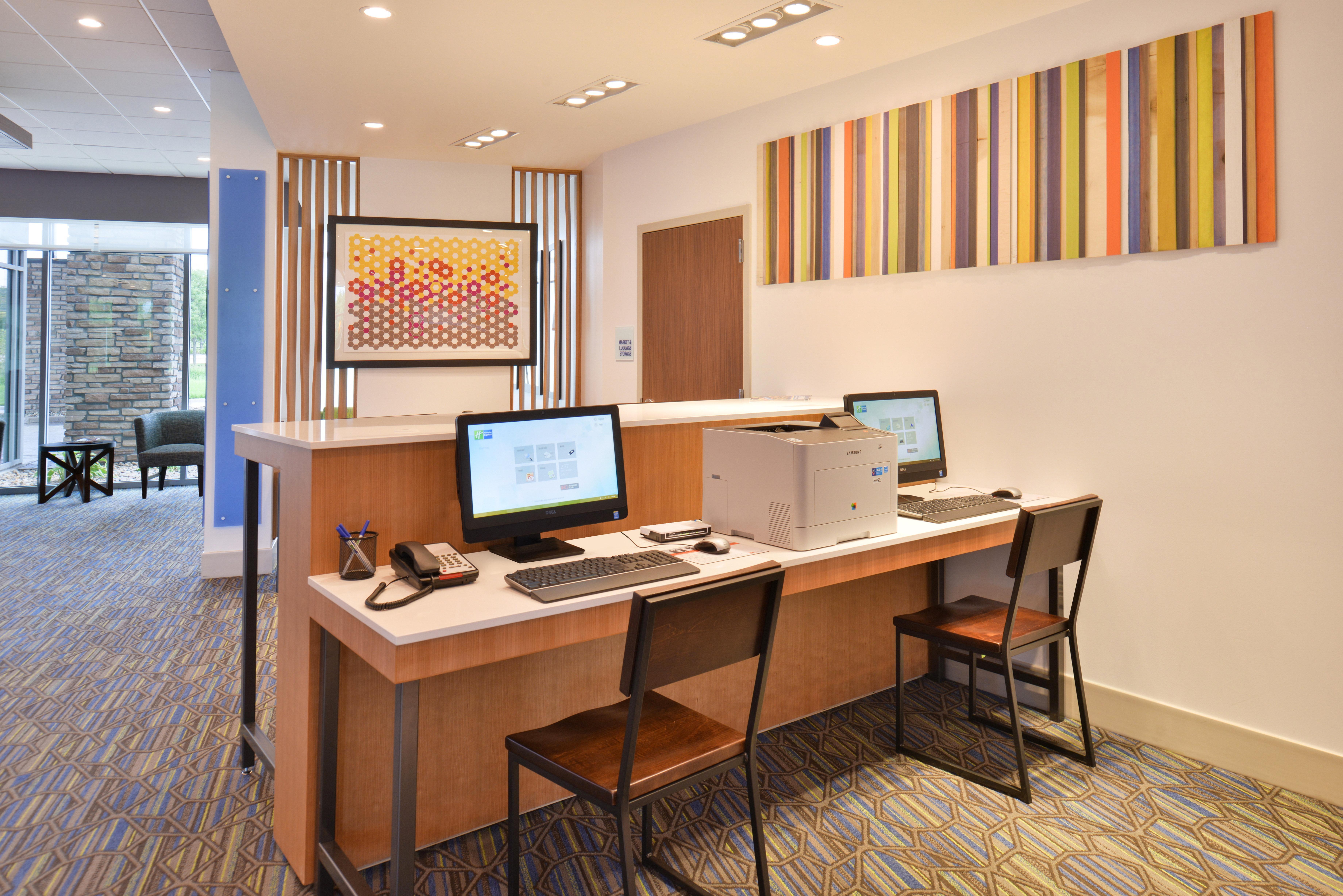 Holiday Inn Express & Suites Omaha Airport By Ihg Carter Lake Exteriör bild