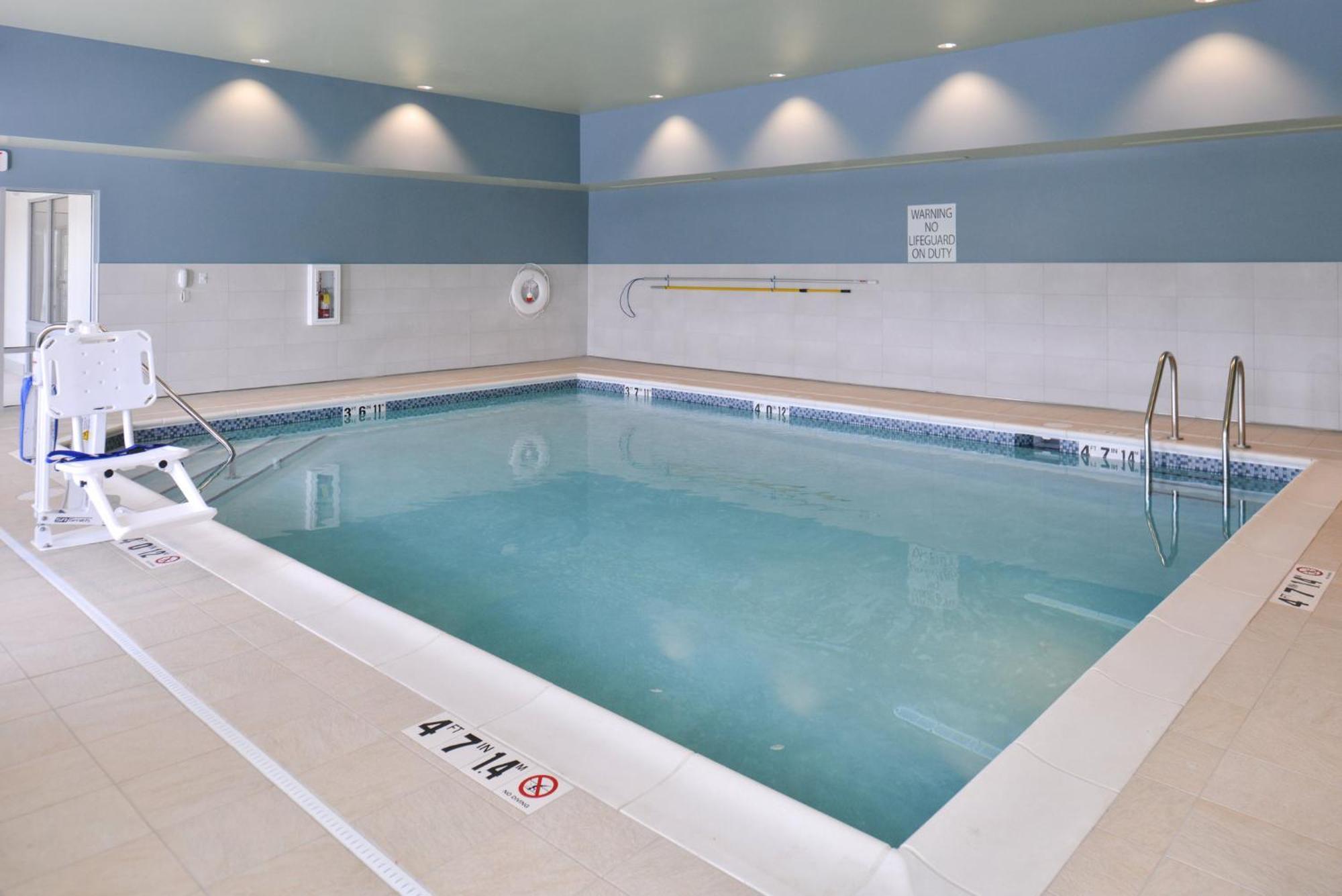 Holiday Inn Express & Suites Omaha Airport By Ihg Carter Lake Exteriör bild