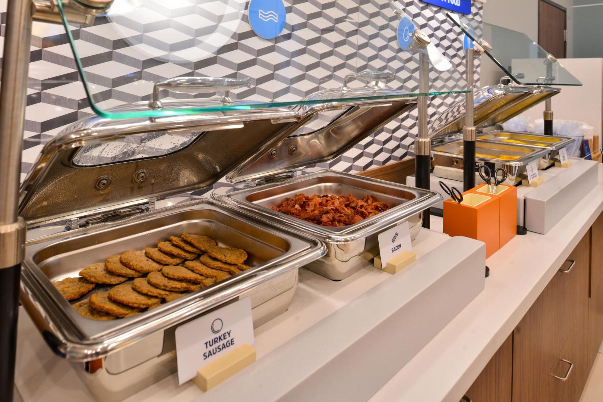 Holiday Inn Express & Suites Omaha Airport By Ihg Carter Lake Exteriör bild